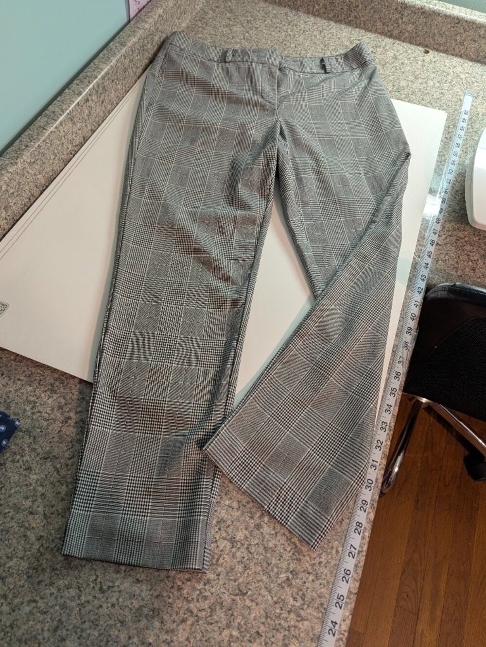 Ladies Liz Claiborne Emma cropped slacks